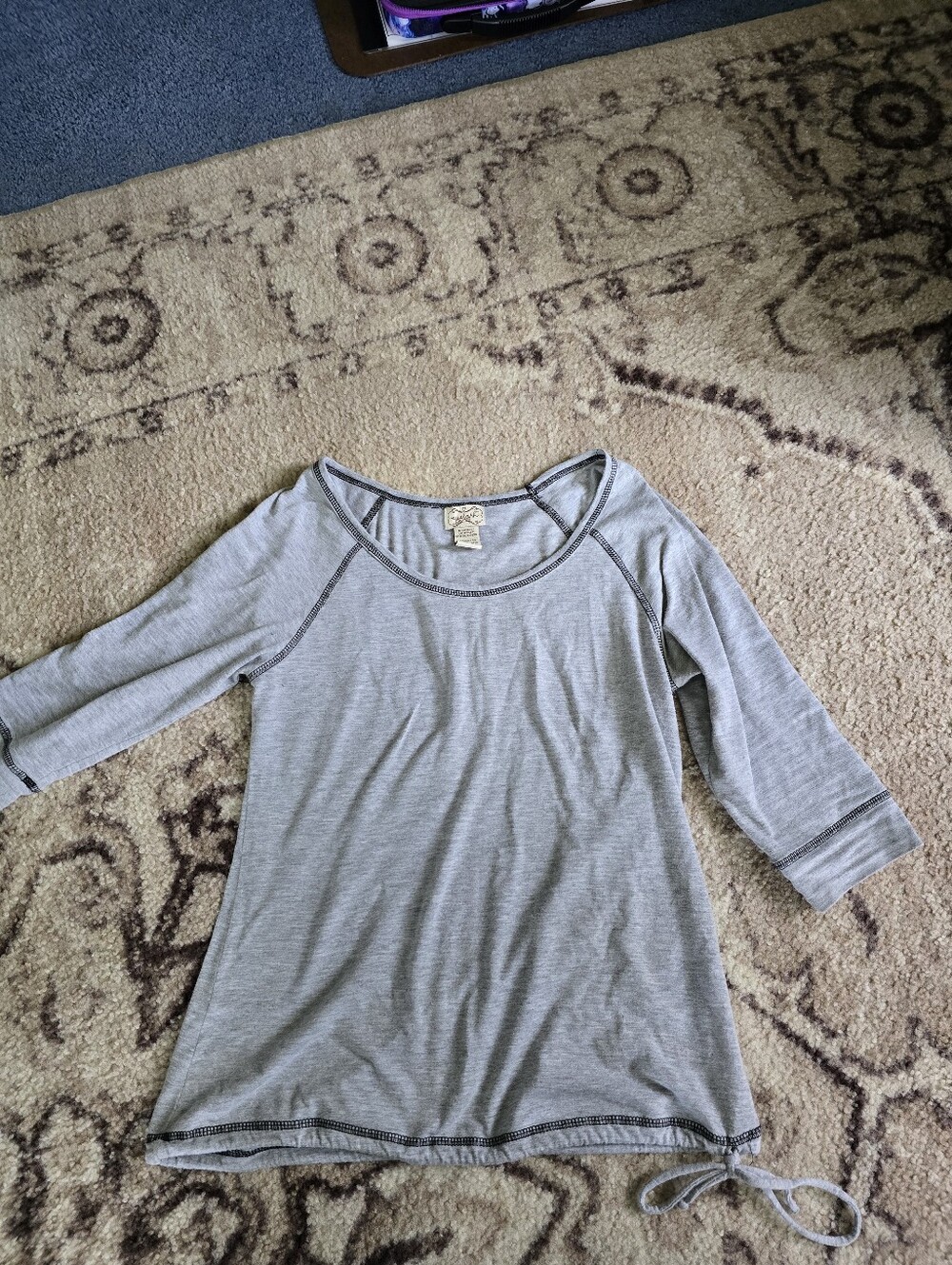 Women’s Light Gray Scoop Neck 3/4 Sleeve Top